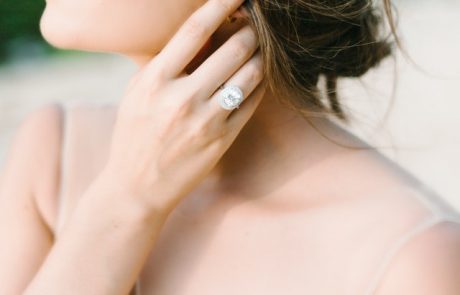 איך מנקים טבעת יהלום: 5 טיפים מנצחים לשמירה על התכשיט היפה שלך