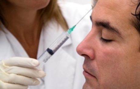 גבר מי שמזריק