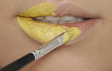 90 שנה וליפסטיק