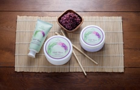 BODY SHOP: סדרת טיפוח המבוססת על האורז הסגול