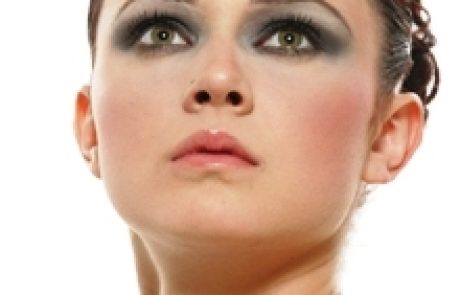 איפור מתחיל בפרטים הקטנים