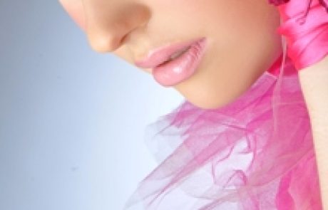 איפור: ליפסטיק לפנים