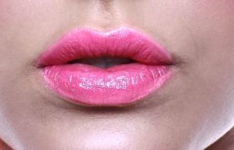 איפור שפתיים