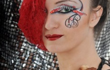 מדביקים תחפושת