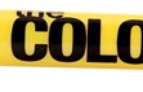 מייבלין ניו יורק: עיפרון עיניים למראה מודגש Colossal Kajal Liner