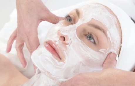 קוסמטיקה: בין טיפול ביתי – לטיפול מקצועי