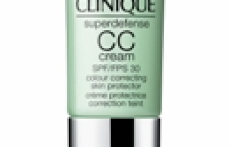 קליניק: CC – תיקון צבע, לחות וחידוש הזוהר הטבעי של העור ב- 4 גוונים