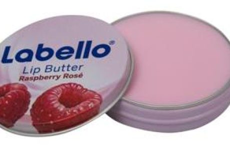 לבלו: LIP BUTTER – מגן ומעניק לחות וברק לשפתיים