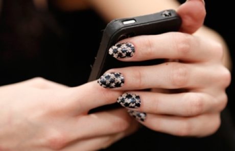 "שיני כלב הציד" משתלטות על הציפורניים