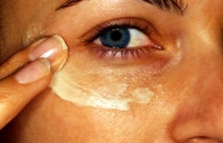 העור מסביב לעיניים