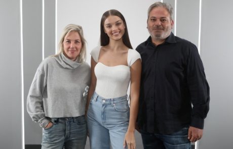 אנה זק מככבת בקליפ של סקארה