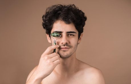 גברים בשבוע האופנה עם מייק-אפ