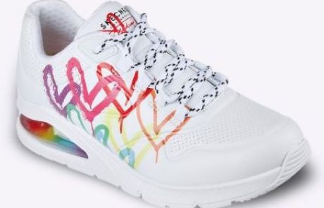 SKECHERS: נעליים עם עיטורי לבבות בצבע אדום עז