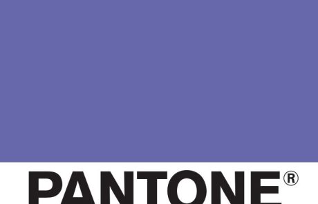 פנטון צובעת את שנת 2022 בסגול